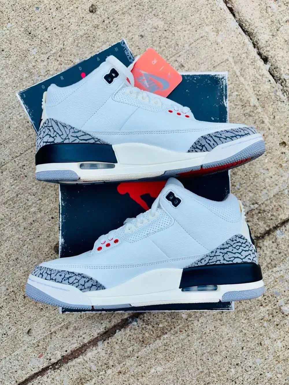 Air Jordan 3 Retro 'White Cement Reimagined' (DN3707-100). 8.5 men’s